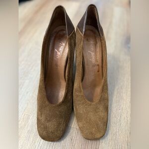 FREE PEOPLE Brown Suede Shoes
THESE SOLD OUT EVERYWHERE SHOES OF THE SEASON